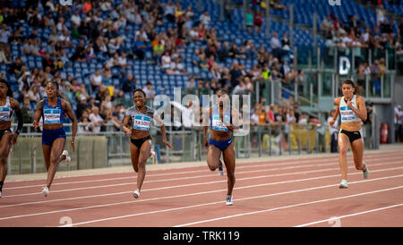 Roma - Italia 6 Giugno 2019: (L-R) Elaine Thompson (JAM) Marie-Josee Ta Lou (CIV) e Dina Asher-Smith (GBR) Jenna Prandini (USA) a competere in 100m w Foto Stock