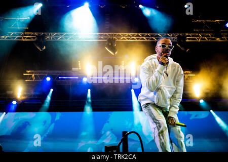 Il Colombiano reggaeton cantante, J Balvin (José Álvaro Osorio Balvin), è visto esibirsi live a fase nn. Primavera Sound Festival 2019 tenutasi a Porto, Portogallo. Foto Stock