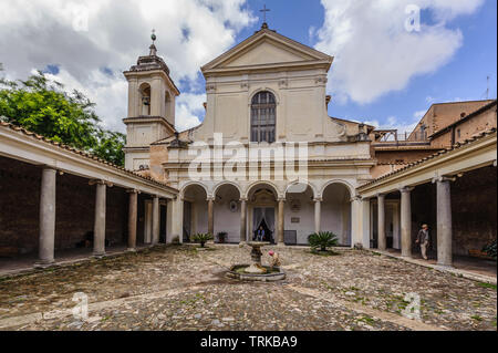 Il cortile della Basilica di San Clemente a Roma Foto Stock