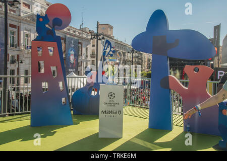 Esposizione della coppa Champions League a Puerta del Sol di Madrid Spagna Foto Stock