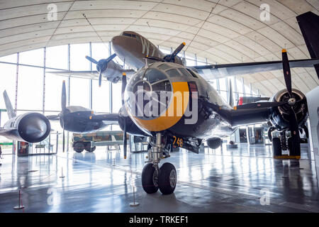 Boeing B29 Superfortress Guerra Mondiale due bombardieri pesanti presso l'Imperial War Museum Duxford, Cambridgeshire, Regno Unito Foto Stock