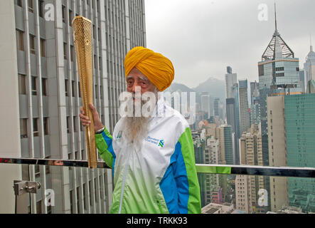 Fauja Singh, cittadino britannico e il più antico maratoneta in tutto il mondo a 101.Premere il tasto Conferenza. Signor Singh va in pensione a seguito di Hong Kong Foto Stock