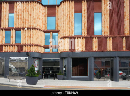 Architettura moderna del ristorante ISSHO nel Victoria Gate Centre, Leeds, Yorkshire, Inghilterra, Regno Unito. Foto Stock