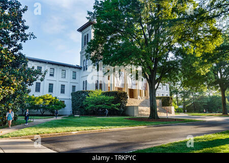 SPARTANBURG, SC, Stati Uniti d'America - 2 maggio: Edificio principale il 2 maggio 2019 a Wofford College di Spartanburg, Carolina del Sud]. Foto Stock