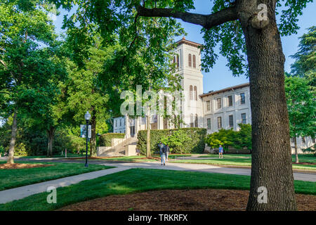 SPARTANBURG, SC, Stati Uniti d'America - 2 maggio: Edificio principale il 2 maggio 2019 a Wofford College di Spartanburg, Carolina del Sud]. Foto Stock