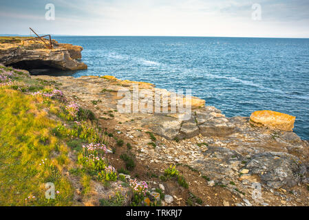 Drammatico paesaggio costiero a Portland Bill sulla isola di Portland, Jurassic Coast, Dorset, Inghilterra, Regno Unito. Foto Stock