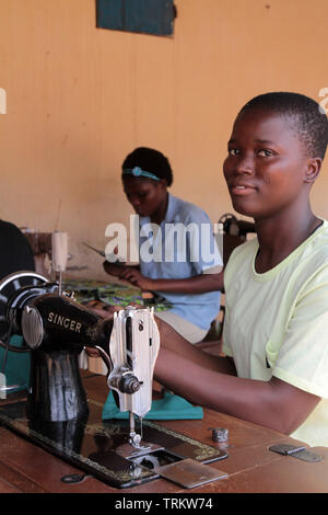 Atelier de couture. Formazione. La convenzione di Lomé. Il Togo. Afrique de l'Ouest. Foto Stock