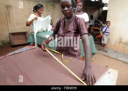 Atelier de couture. Formazione. La convenzione di Lomé. Il Togo. Afrique de l'Ouest. Foto Stock