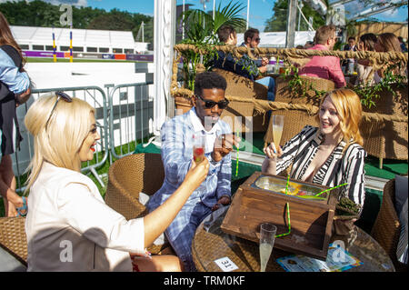 Londra, Regno Unito. 8 Giugno del 2019, la Gran Bretagna è Next Top Model contestant Victoria argilla alla Chestertons polo nel parco 2019, Credit: Quan Van/Alamy Live News Foto Stock