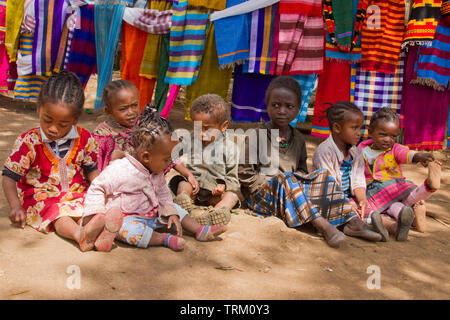 I bambini nel villaggio Hayzo, Arba Minch, Etiopia Foto Stock