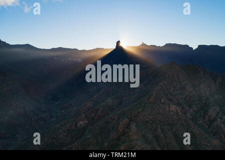 Europa spagna isole canarie Gran Canaria, Roque Nublo e il Roque Bentayga presso sunrise Foto Stock