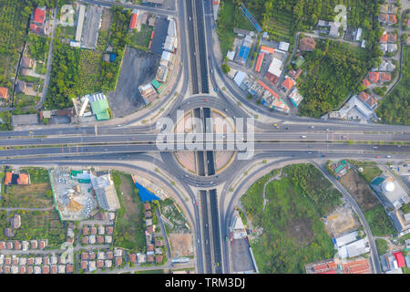 Vista aerea di giunzioni autostrada vista superiore della città urbana, Bangkok, Thailandia. Foto Stock