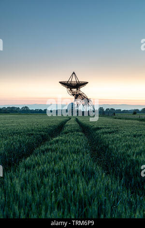 Radio in disuso osservatorio astronomico al tramonto, Cambridge nel Regno Unito Foto Stock