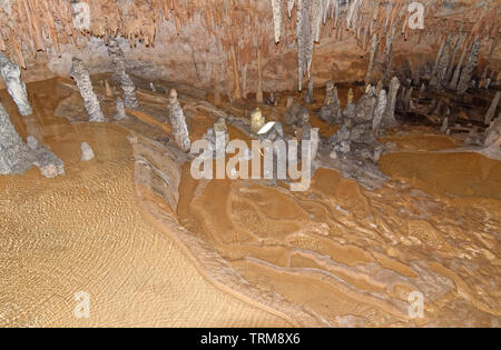 Grotta del Fico - grotte di pietra calcarea complessa, Golfo di Orosei, il Parco Nazionale del Gennargentu, Baunei, Sardegna, Italia, 20 maggio 2019 Foto Stock