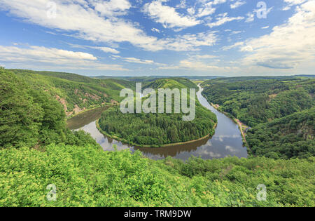 Saarschleife a Cloef vantage point vicino a Mettlach nella regione della Saar Foto Stock