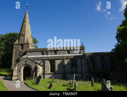 St Michaels e tutti gli angeli chiesa, villaggio Taddington DERBYSHIRE REGNO UNITO Foto Stock