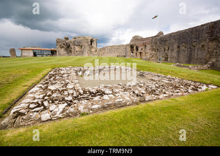 Le rovine di Denbigh castello edificato nel XIII secolo da Enrico il primo come parte delle sue fortificazioni militari di sottomettere il Welsh Foto Stock