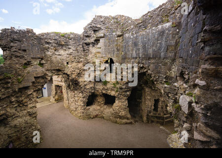 Le rovine di Denbigh castello edificato nel XIII secolo da Enrico il primo come parte delle sue fortificazioni militari di sottomettere il Welsh Foto Stock