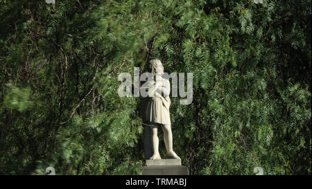 Melbourne, Australia Scene: Statua su una lapide nel cimitero di Melbourne. Foto Stock