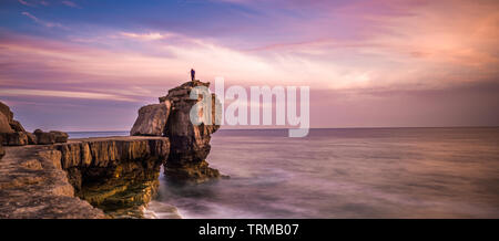 Tramonto sul pulpito Rock al Portland Bill sulla isola di Portland vicino a Weymouth Dorset la Jurassic Coast. In Inghilterra. Regno Unito. Foto Stock