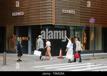 Vista di un Hermes store in Tokyo area Marunouchi. (Giugno 2019) Foto Stock