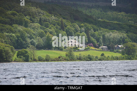 Brantwood House, la casa del Poeta William Wordsworth da Coniston Water, Lake District National Park, Cumbria, Regno Unito, GB. Foto Stock