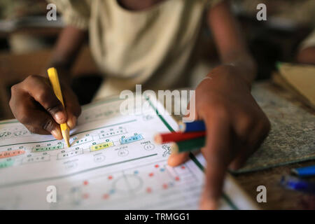 Mathématiques. Ecole primaire d'Adjallé. La convenzione di Lomé. Il Togo. Afrique de l'Ouest. Foto Stock