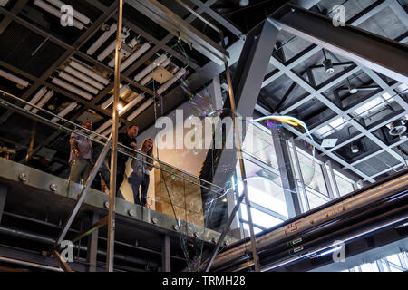 Copernico Science Museum con colorati esperimenti scientifici, simulatori, intrattenimento,migliori attrazione per turisti in tutto il mondo, Varsavia, Polonia Foto Stock