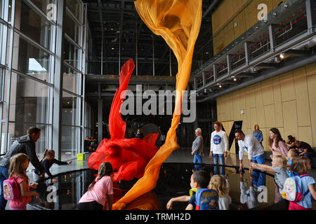 Copernico Science Museum con colorati esperimenti scientifici, simulatori, intrattenimento,migliori attrazione per turisti in tutto il mondo, Varsavia, Polonia Foto Stock