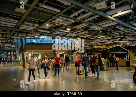 Copernico Science Museum con colorati esperimenti scientifici, simulatori, intrattenimento,migliori attrazione per turisti in tutto il mondo, Varsavia, Polonia Foto Stock