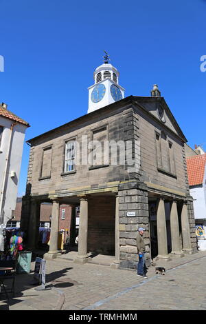 Il vecchio municipio, luogo di mercato, Whitby, Borough di Scarborough, North Yorkshire, Inghilterra, Gran Bretagna, Regno Unito, Gran Bretagna, Europa Foto Stock