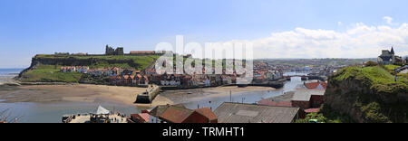 Vista panoramica di Whitby (file di grandi dimensioni in materiale composito), Borough di Scarborough, North Yorkshire, Inghilterra, Gran Bretagna, Regno Unito, Gran Bretagna, Europa Foto Stock