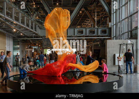 Copernico Science Museum con colorati esperimenti scientifici, simulatori, intrattenimento,migliori attrazione per turisti in tutto il mondo, Varsavia, Polonia Foto Stock