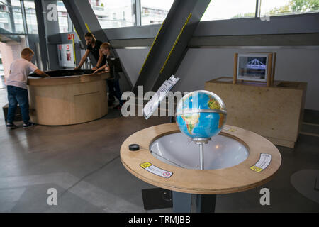 Copernico Science Museum con colorati esperimenti scientifici, simulatori, intrattenimento,migliori attrazione per turisti in tutto il mondo, Varsavia, Polonia Foto Stock