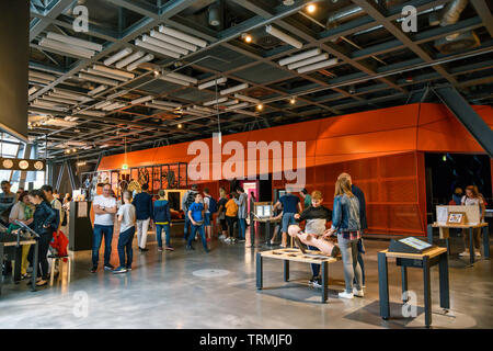 Copernico Science Museum con colorati esperimenti scientifici, simulatori, intrattenimento,migliori attrazione per turisti in tutto il mondo, Varsavia, Polonia Foto Stock