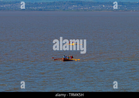 Clevedon gig pilota di formazione su un luminoso sera Foto Stock