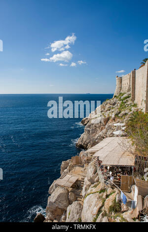 Buža 2 bar, dalle mura della città, Dubrovnik, Croazia Foto Stock