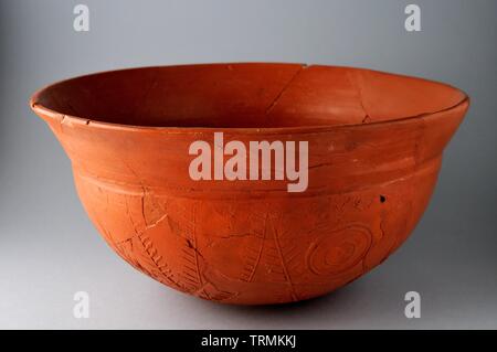Vaso in ceramica , Ispanico terra sigillata con decorazione geometrica e di impianto, tipo trascina . 13 x 25 cm. (3° - 4° CE ) - periodo romano, dall'archae Foto Stock