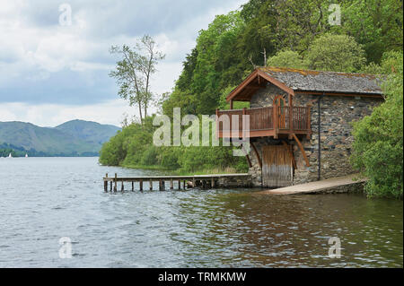 Il Duca di Portland Boathouse sulla riva di Ullswater, nei pressi di Ponte Pooley, Lake District, Cumbria, England, Regno Unito Foto Stock