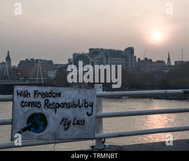 Londra protesta per salvare il nostro bel pianeta Foto Stock