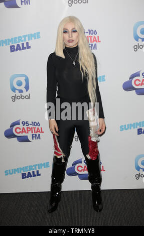 Londra - giu 08, 2019: Ava Max assiste il Capital FM Summertime Ball a Londra Foto Stock