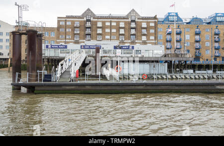 HMS Presidente, St Katharine Dock, Londra, Regno Unito Foto Stock