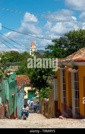 Strada nell'UNESCO vecchia città coloniale di Trinidad, Sancti Spiritus Provincia, Cuba, Caraibi Foto Stock