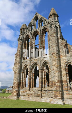 Oriente elevazione, Whitby Abbey, Borough di Scarborough, North Yorkshire, Inghilterra, Gran Bretagna, Regno Unito, Gran Bretagna, Europa Foto Stock