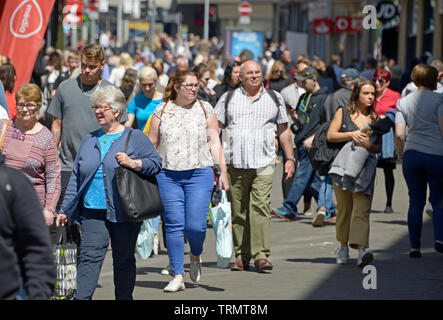 Giornata intensa sul Clumber Street, Nottingham Foto Stock