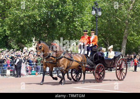 I membri della famiglia reale lasciando Buckingham Palace per Trooping il colore 2019 Foto Stock