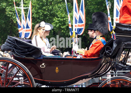 La principessa Beatrice di York e il Duca di Kent, Principessa Eugenie e suo marito Jack, Brooksbank Trooping il colore 2019 Foto Stock