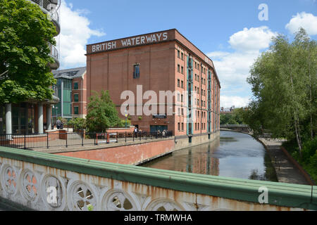 A lato del canale, edificio, ora Wetherspoons & uffici Nottingham Foto Stock