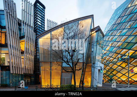 Asia, Giappone, Tokyo, Omotesando district, La Perla e costruzione di Prada Foto Stock
