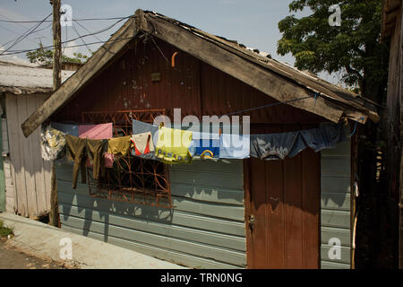 Igarapé, palafitte, Amazônia, Manaus, Amazonas, Brasile Foto Stock